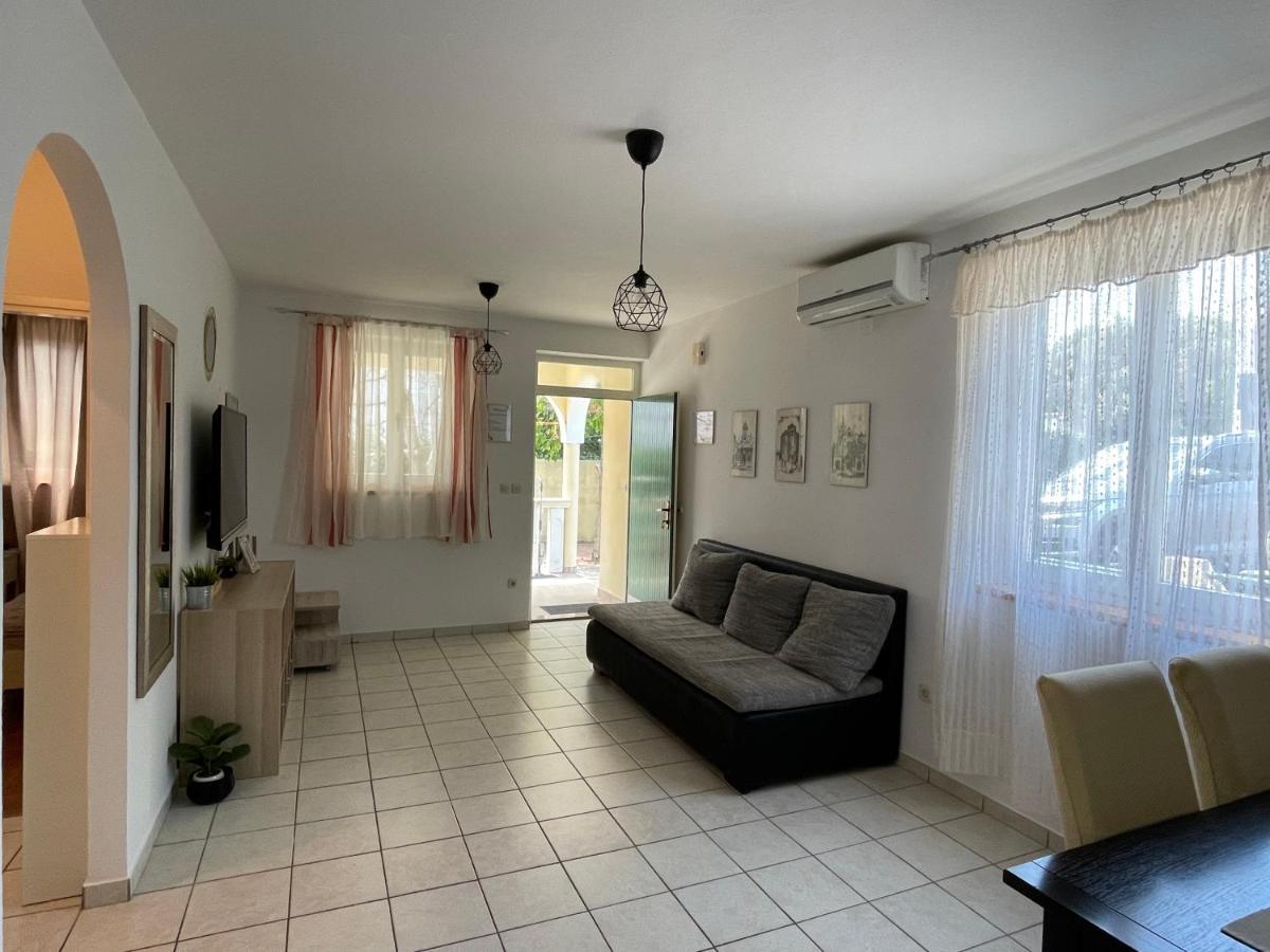 Apartments Antonija Punta Skala Next To Falkensteiner Resort Petrcane Εξωτερικό φωτογραφία