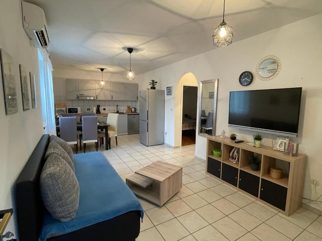 Apartments Antonija Punta Skala Next To Falkensteiner Resort Petrcane Εξωτερικό φωτογραφία