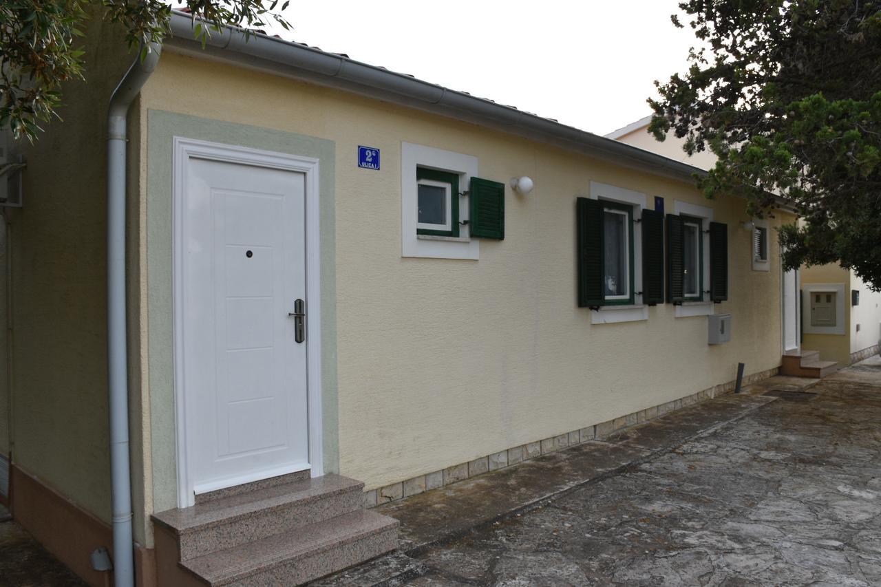 Apartments Antonija Punta Skala Next To Falkensteiner Resort Petrcane Εξωτερικό φωτογραφία